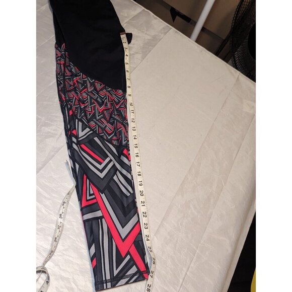 Fabletics Leggings Black Pink Women’s Fitted Geometric Triangles Size Medium - Picture 14 of 15